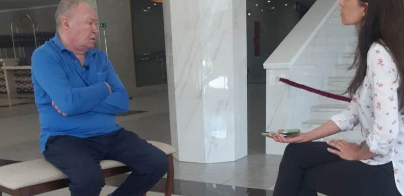 Юрий Кузнецов на сцене Театра имени Лермонтова