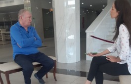 Юрий Кузнецов на сцене Театра имени Лермонтова