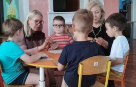 Преподаватель с учениками Хакасской республиканской детской школы искусств выступила с мастер-классом в детском саду