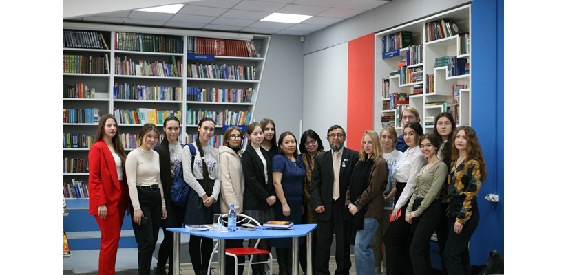 Встреча писателя Владимира Балашова со студентами
