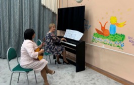 Хакасская республиканская национальная детская школа искусств выступила с концертом в детском саду