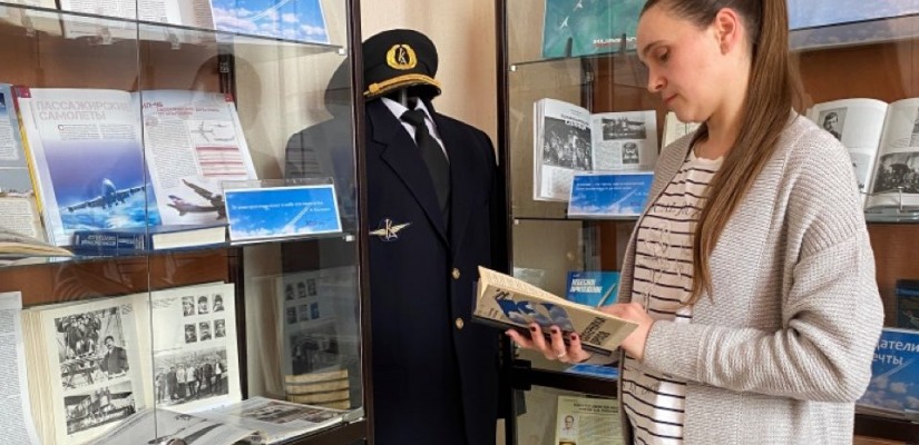 Почувствуйте магию полёта, взяв книгу с выставки «Авиация высокого неба» в главной библиотеке Хакасии