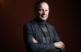 Моноспектакль «Ночь перед Рождеством» в исполнении Даниила Спиваковского можно посетить по Пушкинской карте