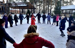 Участники Клуба инвалидов по зрению отметили Масленицу вкусными блинами с горячим чаем