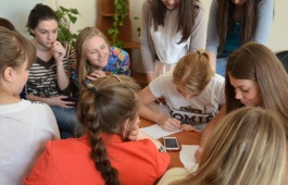Участники Уроков Памяти в Национальном архиве познакомились с письмами Кати Перекрещенко