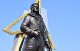 В Хакасии открыли памятник Герою Советского союза, летчику Василию Тихонову