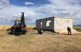 В деревне Кирба строятся 16 домов из 18-ти сгоревших
