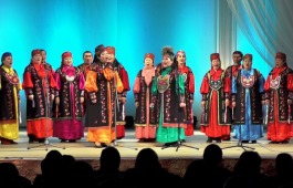 Хакасский народный фольклорный ансамбль «Чон коглерi» подтвердит звание новой концертной программой «Хыс тутханы»