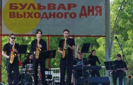 На «Бульваре выходного дня» в Черногорском парке громко заявила о себе студенческая группа  «Jazz Up»