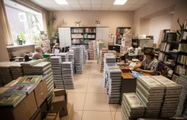 Библиотеки Хакасии получили около 3 тысяч книг в дар от Русского географического общества