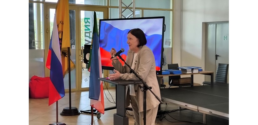 Светлана Окольникова наградила победителей акции «Диктант Победы» и конкурса «Солдаты Великого Отечества»
