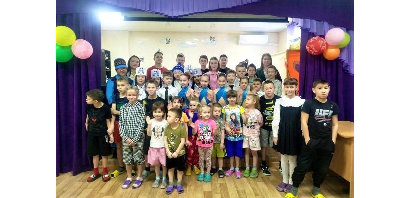 Добрая традиция: Центр имени Кадышева вручил детям Черногорского реабилитационного центра подарки