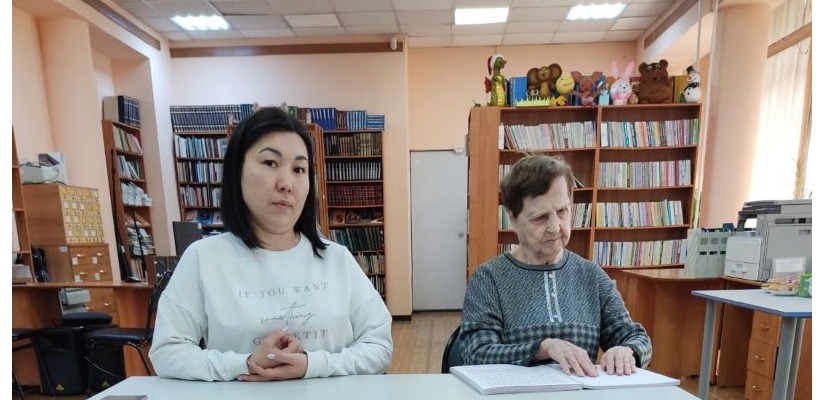 Кружок громкого чтения в Хакасской библиотеке для слепых: знакомство с историческим наследием Севастополя