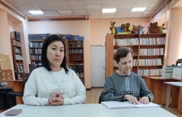 Кружок громкого чтения в Хакасской библиотеке для слепых: знакомство с историческим наследием Севастополя