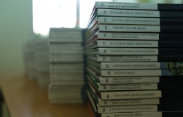 Житель Хакасии подарил около 1000 книг Национальной библиотеке к 90-летнему юбилею