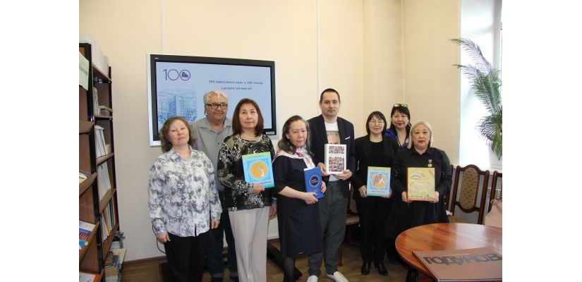 «100 уникальных книг к 100-летию»: дары ученых Хакасии