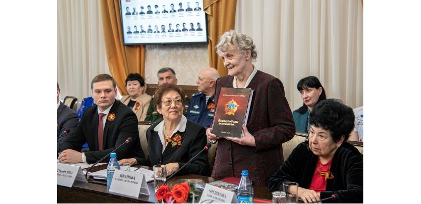 В Хакасии презентовали книгу о земляках – участниках Парадов Победы
