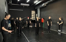 В театре Топанова дан старт мастер-классов по сценическому движению под руководством преподавателя ГИТИСа Роберта Елкибаева