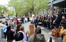 В ХКИ не смолкает музыка Победы