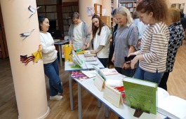 В Хакасской республиканской библиотеке для слепых прошла экскурсия «Тифломир»