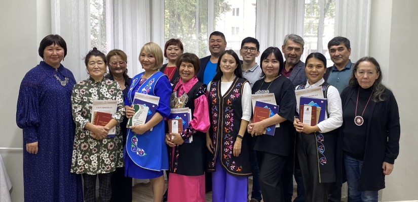 Хакас тiлiнiң кӱнiне чарыдылған азых кибелiстер хығырығлары