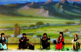 Ко Дню хакасского языка ансамбль «Айланыс» знакомит юных жителей республики с наследием предков