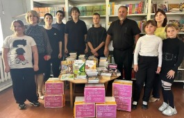 В школьную библиотеку поселка Володарск в ЛНР поступили книги, подаренные работниками культуры Хакасии