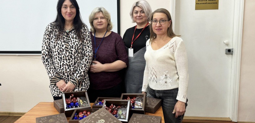 Сотрудники Национального архива Хакасии подготовили новогодние подарки детям коллег из Луганской Народной Республики