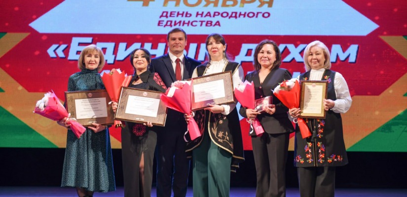 Преподаватели Республиканской национальной детской школы искусств удостоены государственных наград Хакасии