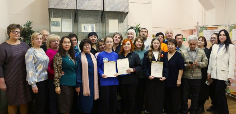 «Архивы и война»: участники клуба «Краевед Хакасии» обсудили подвиги защитников Отечества