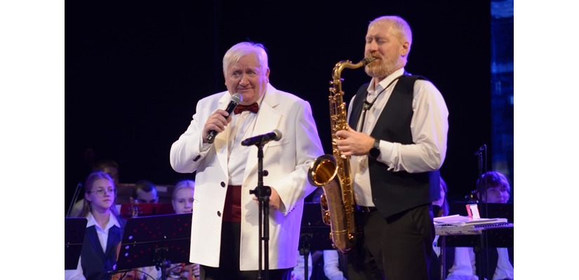Легендарный музыкант Хакасии Евгений Лях отметил юбилей на сцене республиканской филармонии
