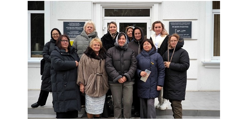 Современные технологии на службе у истории: коллектив Минкультуры Хакасии посетил Краеведческий музей Алтайского района