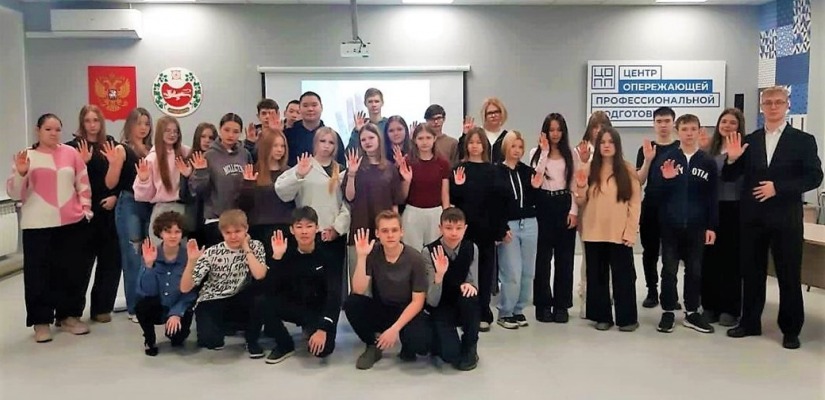 Молодёжь Хакасии приняла участие в акции «Стоп ВИЧ» во Всемирный день борьбы со СПИДом