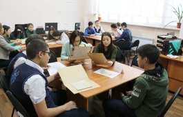 «Семейное древо»: Национальный архив Хакасии провел мастер-классы по генеалогии для молодежи