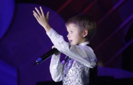 Маленький-большой артист филармонии спел на одной сцене с Лещенко и Пьехой