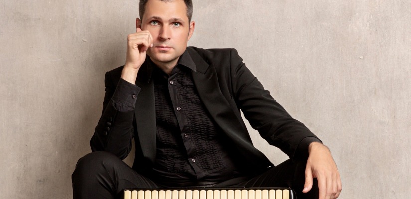 «Золотой век мирового кино» представят публике Хакасская филармония и известный российский аккордионист Влад Ботвиновский