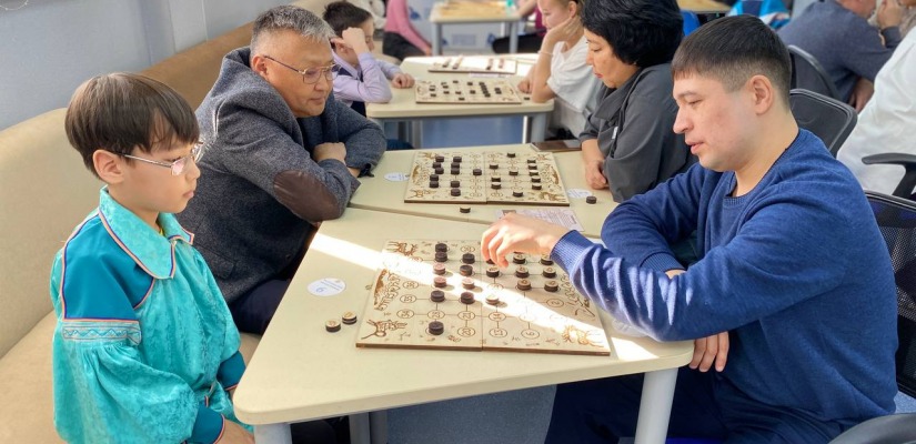 Главная библиотека Хакасии приглашает на предновогодние турниры по нардам и тобиту