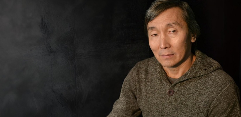 Творческий коллектив театра Топанова поздравил с юбилеем  художника-бутафора Геннадия Кокова