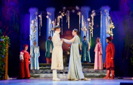 Театр Лермонтова организует благотворительный показ «Аленького цветочка» в поддержку бойцов СВО