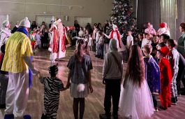 Более 100 детей стали участниками новогодней сказки от театра «Сказка» и ТОС «Центральный»