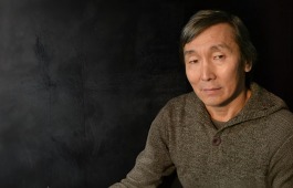 Творческий коллектив театра Топанова поздравил с юбилеем  художника-бутафора Геннадия Кокова