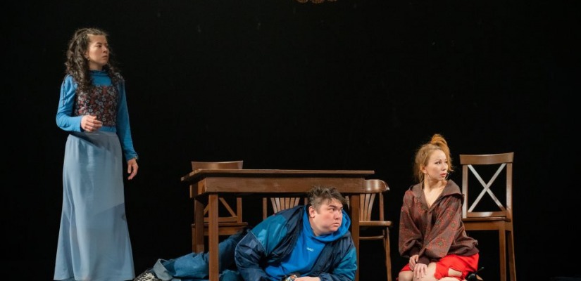 Гастроли театра Топанова. «Старший сын» едет в Кызлас