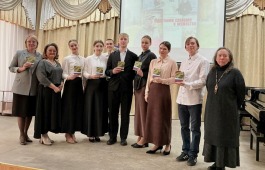 Поэзия под огнём: студенты Хакасского колледжа искусств представили литературную композицию по стихам воина и поэта Игоря Ефремова