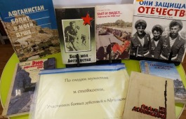 Республиканская детская библиотека знакомит школьников с историей Афганской войны через книжную экспозицию