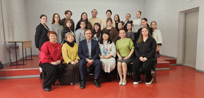 Семинар в Хакасском колледже искусств: Искусство создания музыки и его роль в культуре