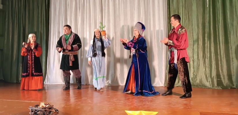 Артисты театра Топанова вместе с детьми запустили весенний кораблик желаний