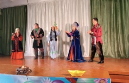 Артисты театра Топанова вместе с детьми запустили весенний кораблик желаний