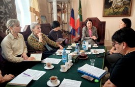 Мастерицы из творческого объединения «Войлок Хакасии» создадут большой ковер, который представят на национальном празднике Тун пайрам