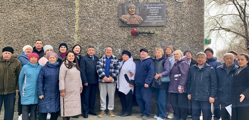 В столице Хакасии увековечили память архитектора, автора герба Абакана Анатолия Балтыжакова