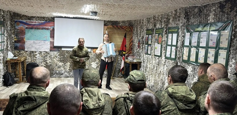 Артисты из Хакасии поддержали боевой дух военнослужащих в зоне специальной военной операции